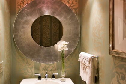 淄博高品质装饰公司——立柱式盥洗池如何巧妙打配一面梳妆镜